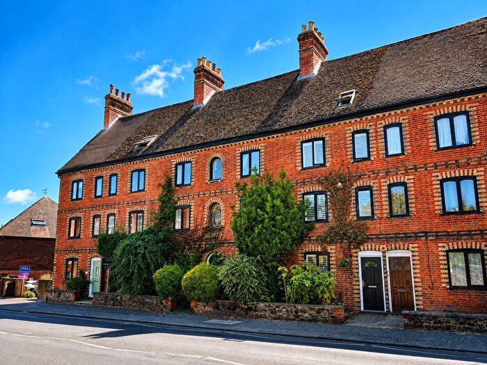 2 Bedroom Flat For Sale In Cussies Row, Petersfield Road, Midhurst, West Sussex, GU29