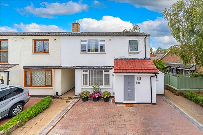 3 Bedroom End Of Terrace House For Sale In Pentland Avenue, Shepperton, TW17