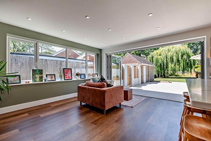 3 Bedroom Detached Bungalow For Sale In Broadstone, Poole, BH18 - Photo 10
