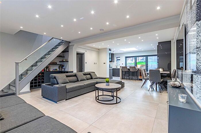 3 Bedroom Semi-Detached House For Sale In Stapleton Road, Borehamwood, Hertfordshire, WD6