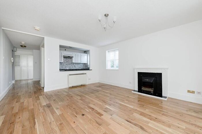 2 Bedroom Flat To Rent In Ware Point Drive, Thamesmead, London, SE28