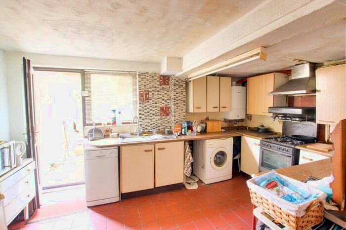 3 Bedroom Terraced House For Sale In Wyke Road, Trowbridge, BA14