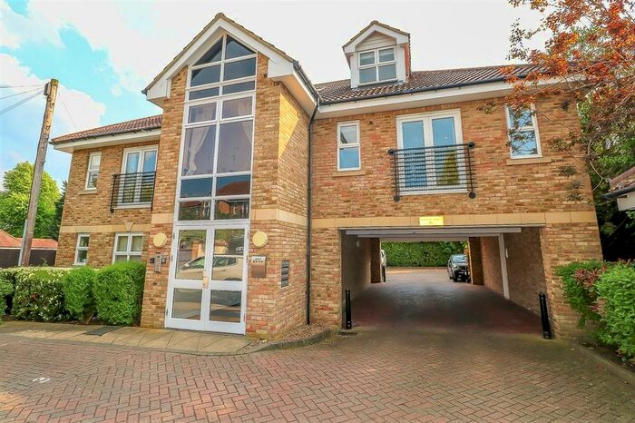 2 Bedroom Apartment To Rent In Park Lane, Broxbourne, EN10