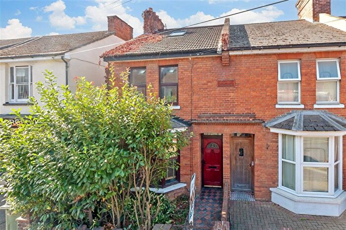 4 Bedroom End Terrace House For Sale In Godinton Road, Ashford, Kent, TN23