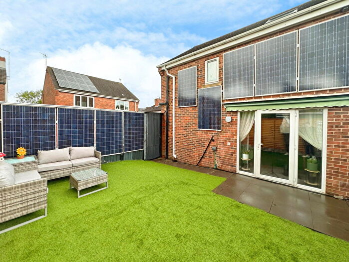 3 Bedroom Detached House For Sale In Baker Street, Swadlincote, DE11