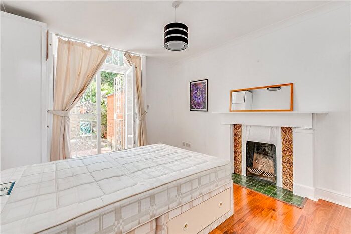 1 Bedroom Flat To Rent In Munster Road, Fulham, SW6