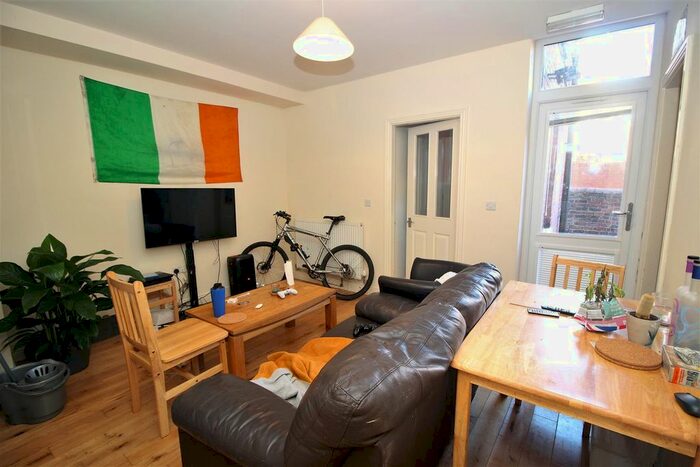 3 Bedroom Flat To Rent In Forsyth Road, Jesmond, Newcastle Upon Tyne, NE2