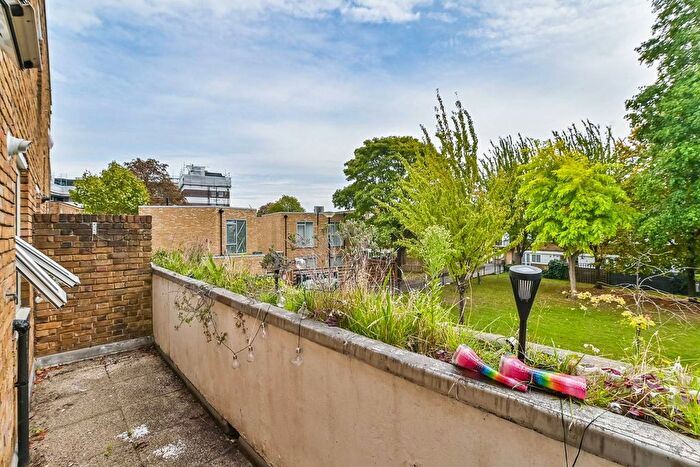 2 Bedroom Maisonette To Rent In Islington, Islington, London, N7