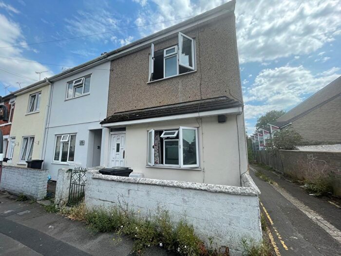 2 Bedroom Property To Rent In Birch Street, Swindon, SN1