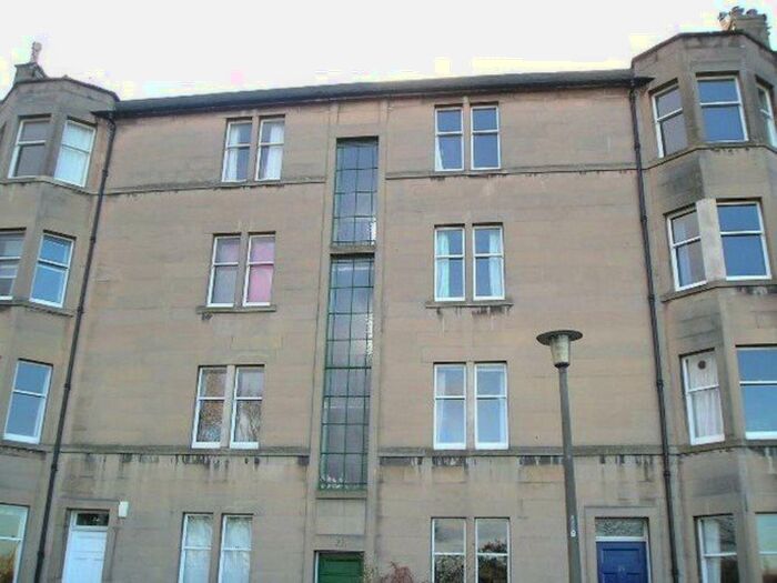 2 Bedroom Flat To Rent In South Learmonth Gardens, Comely Bank, Edinburgh, EH4