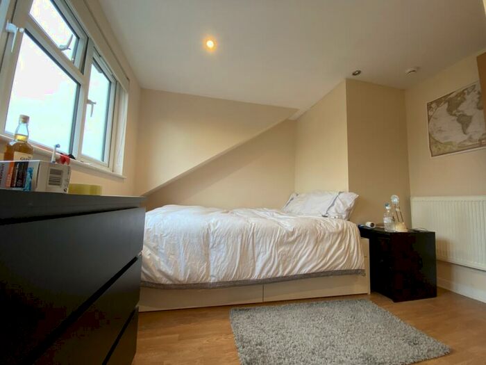 6 Bedroom Terraced House To Rent In Rhymney Street, Cathays, CF24