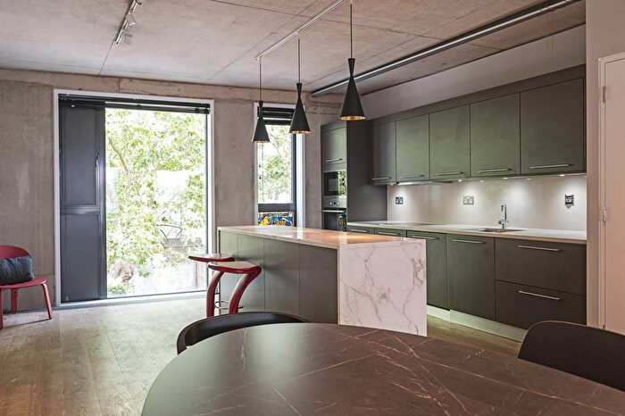 2 Bedroom Flat To Rent In Compton Street, Clerkenwell, London, EC1V