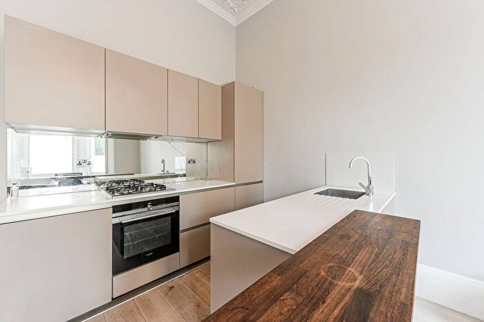 2 Bedroom Flat To Rent In Gloucester Road, South Kensington, London, SW7