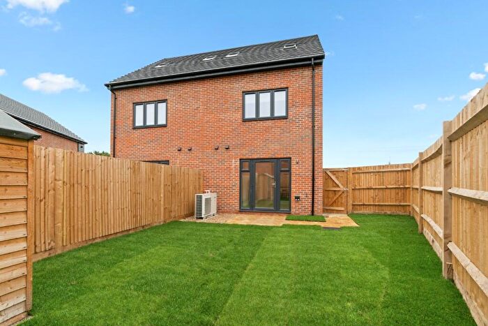 4 Bedroom Semi-Detached House To Rent In Stone Lodge Road, DA2