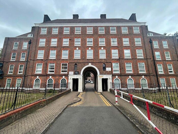 2 Bedroom Apartment To Rent In Mcmillan Street, London, SE8