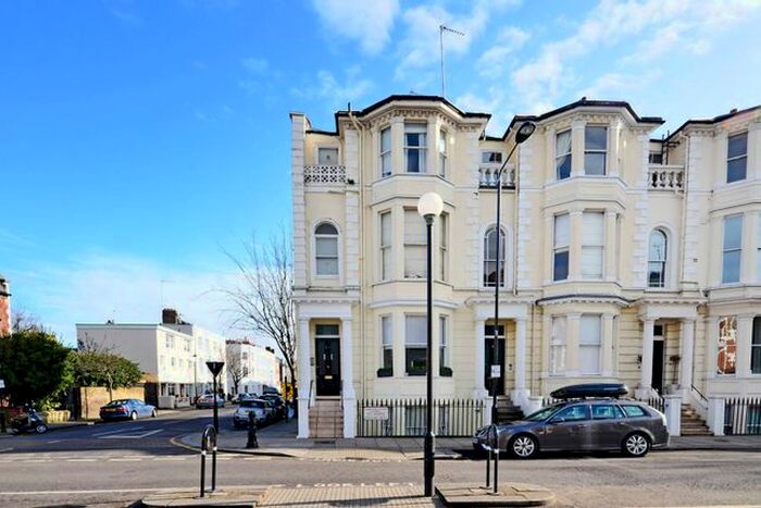 2 Bedroom Flat To Rent In St Anns Villas, Holland Park, London, W11