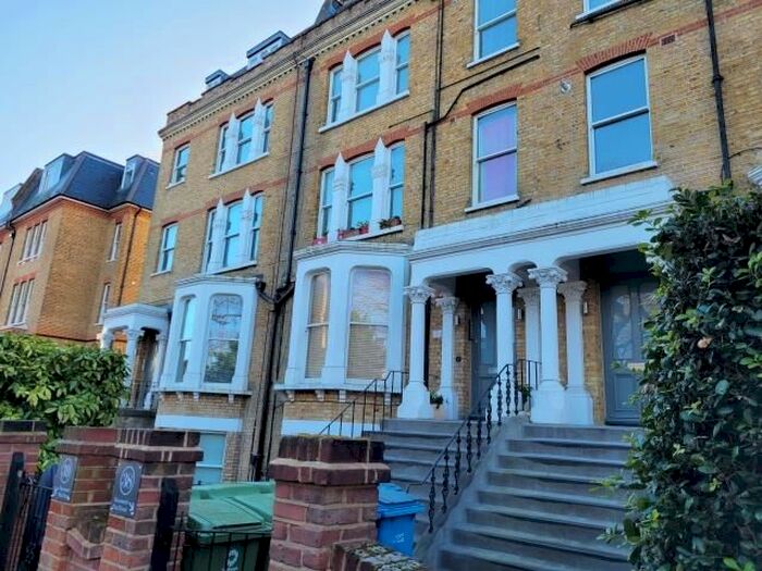 2 Bedroom Flat To Rent In The Gardens, East Dulwich, London, SE22