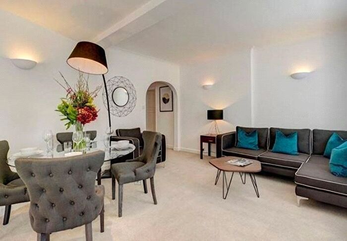 2 Bedroom Flat To Rent In Hill Street, London, W1J