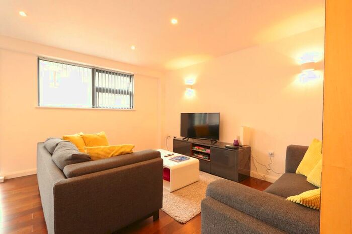 2 Bedroom Apartment To Rent In Deanery Road, Bristol, BS1