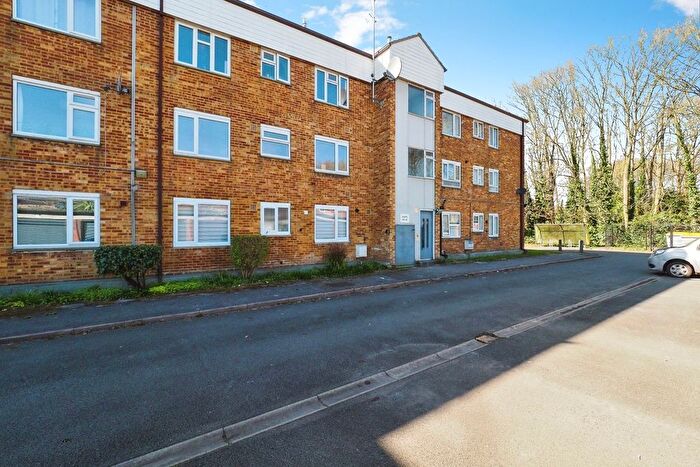 2 Bedroom Flat For Sale In Capitol Court, Wollaton, Nottingham, NG8