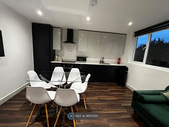 3 Bedroom Flat To Rent In Finchley Road, London, NW11