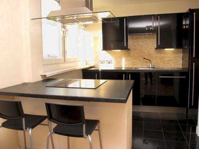 1 Bedroom Flat To Rent In Knowles House, Wandsworth, London, SW18