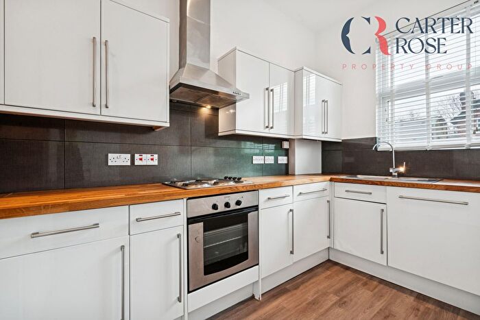 2 Bedroom Flat To Rent In Kingsmead Road, London, SW2