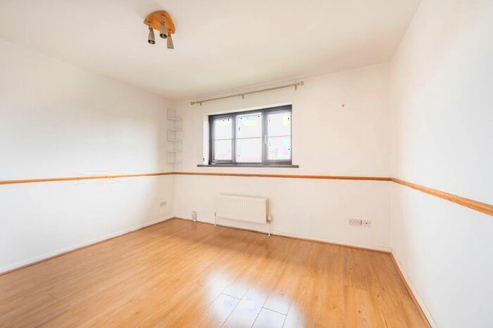 1 Bedroom Flat To Rent In Chobham Road, Stratford, London, E15
