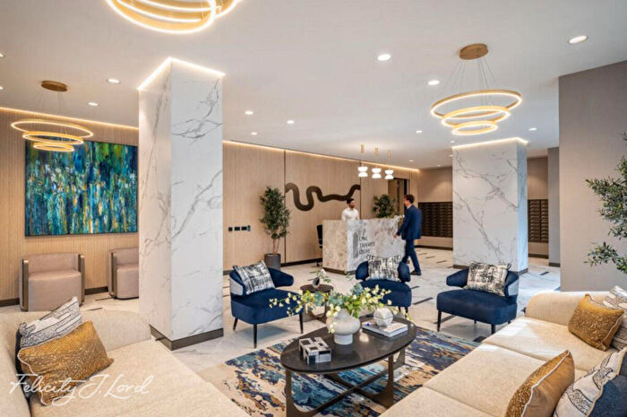 3 Bedroom Apartment For Sale In Landmark Square, London, E14