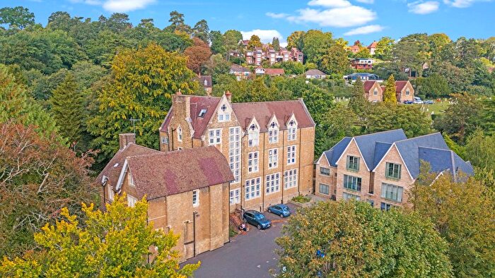 2 Bedroom Flat For Sale In Filmer Grove, Godalming, GU7