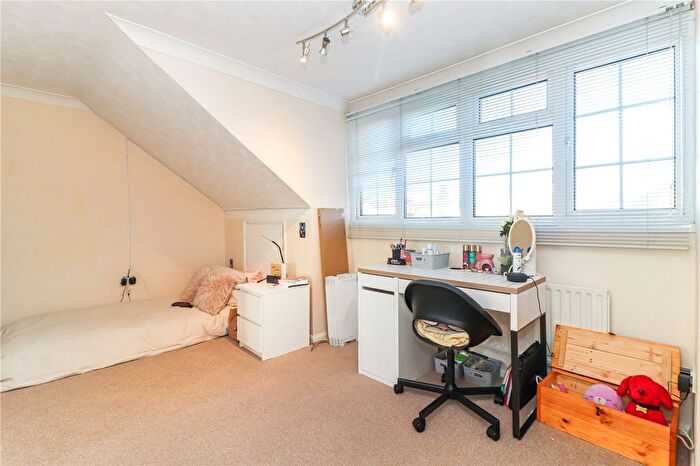 5 Bedroom Semi-Detached House To Rent In Wadham Road, Abbots Langley, WD5