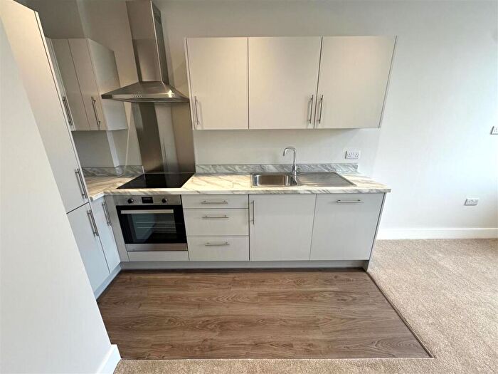 1 Bedroom Apartment To Rent In Spring Hall Lane, Halifax, HX1