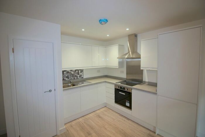 3 Bedroom Flat To Rent In Flat, Postway Mews, Illford, Essex, IG1