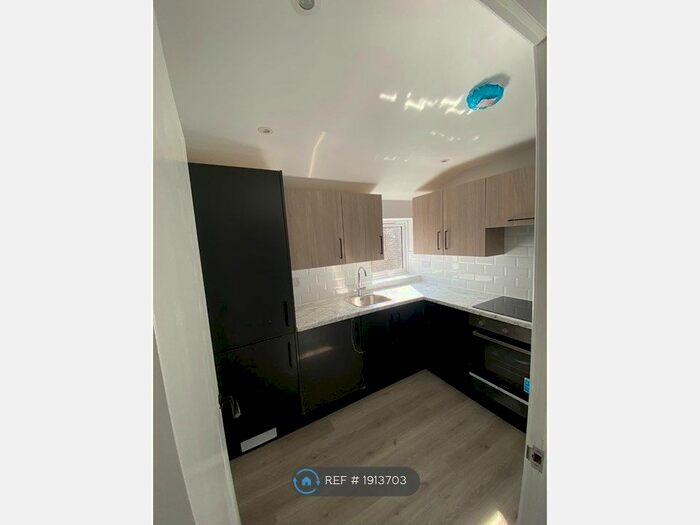 2 Bedroom Flat To Rent In Howson Road, London, SE4