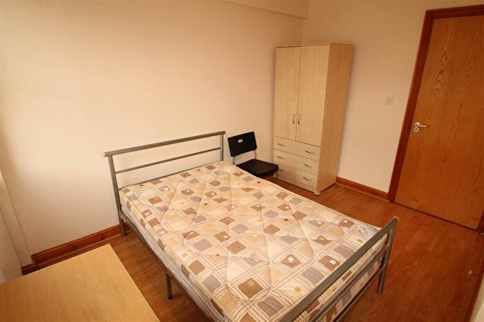 3 Bedroom Flat To Rent In Mundy Place, Cathays, CF24