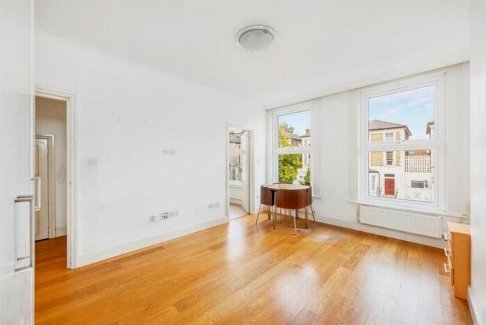 Studio To Rent In Windsor Road, Ealing, London, W5