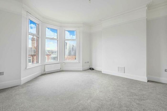 2 Bedroom Flat To Rent In Radbourne Road, Balham, SW12