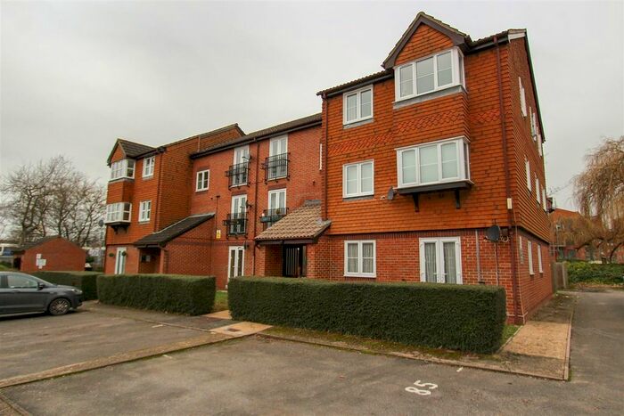 1 Bedroom Flat To Rent In Knowles Close, Yiewsley, West Drayton, UB7