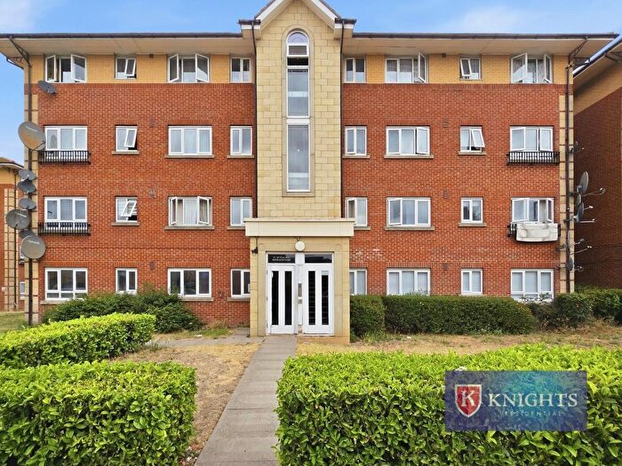 2 Bedroom Flat For Sale In Pentland Close, London, N9