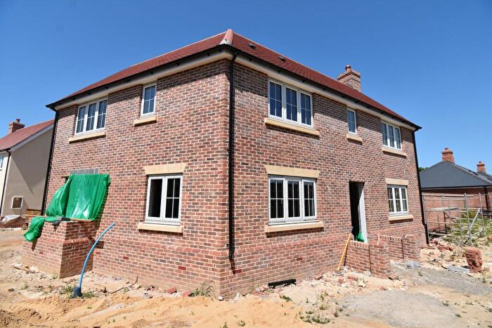 4 Bedroom Detached House For Sale In Gosbecks View, Colchester, CO2