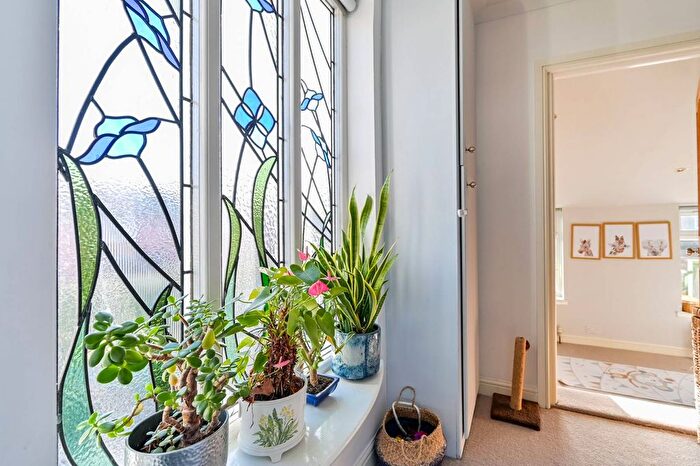 2 Bedroom End Of Terrace House For Sale In Grafton Road, New Malden, KT3