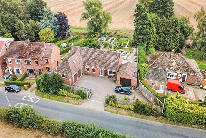 3 Bedroom Detached House For Sale In Storking Lane, Wilberfoss, York, YO41