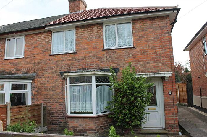 3 Bedroom Semi-Detached House To Rent In Hornsey Road, Kingstanding, B44