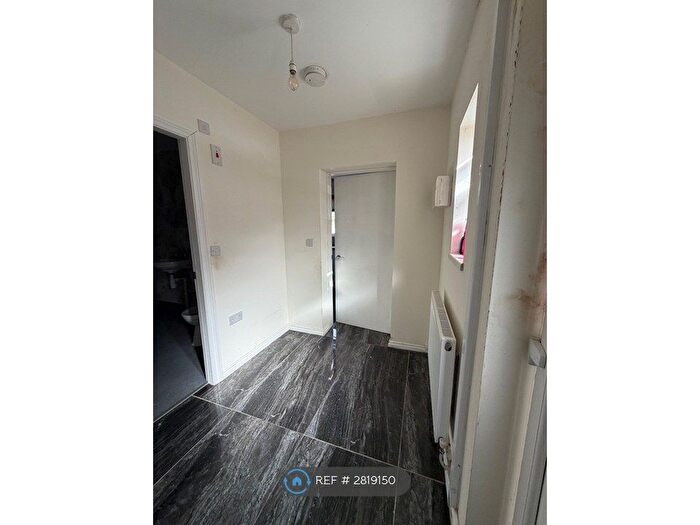 2 Bedroom Semi Detached House To Rent In Jasmine Road, Dudley, DY2