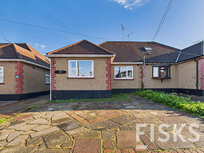 3 Bedroom Semi-Detached Bungalow For Sale In St. Clements Road, Benfleet, SS7