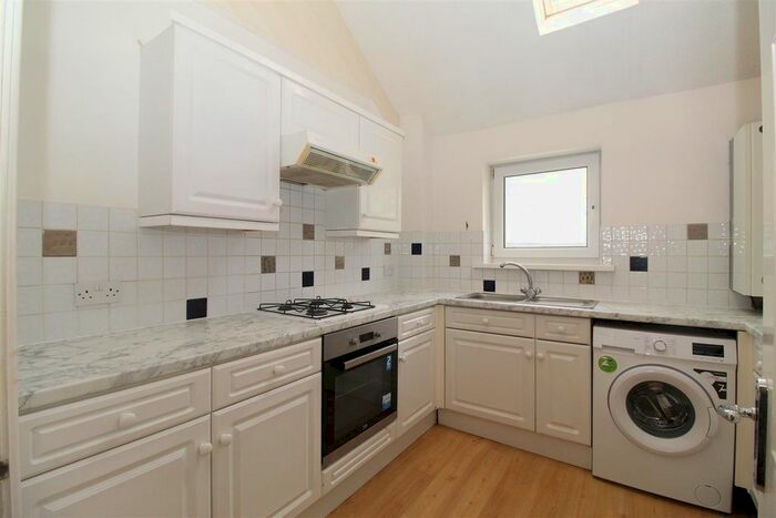 2 Bedroom Flat To Rent In Upper Kincraig Street, Roath, Cardiff, CF24