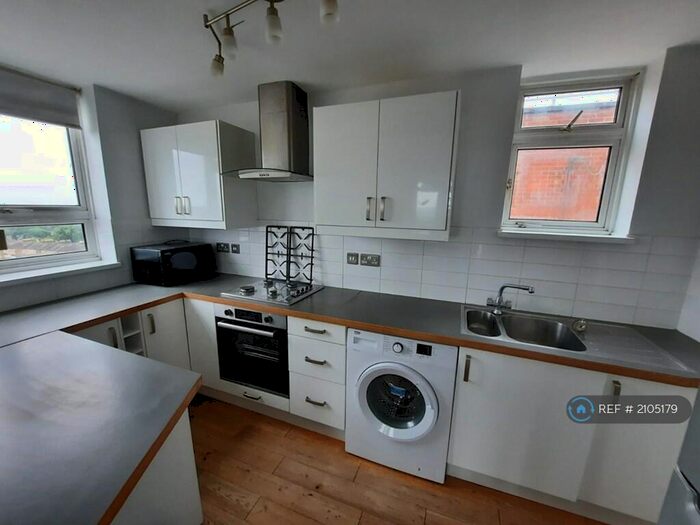 3 Bedroom Flat To Rent In Gardner Close, London, E11