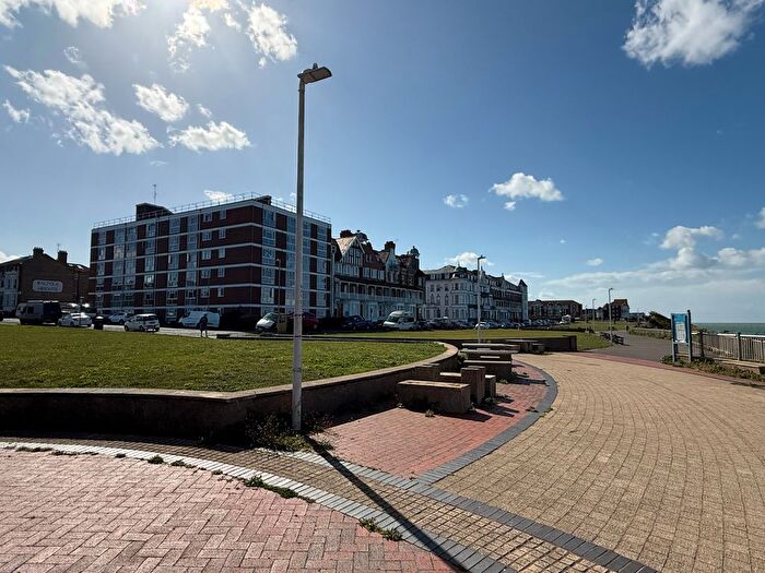 2 Bedroom Flat For Sale In Third Avenue, Cliftonville, Margate, CT9