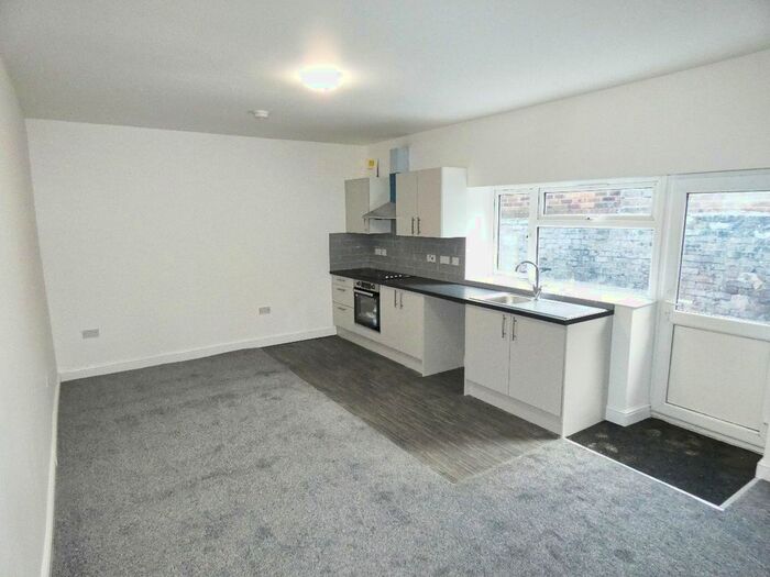 2 Bedroom Flat To Rent In Flat C High Street, Tunstall, Stoke-On-Trent, ST6
