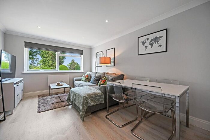 2 Bedroom Apartment For Sale In Carshalton Grove, Sutton, SM1
